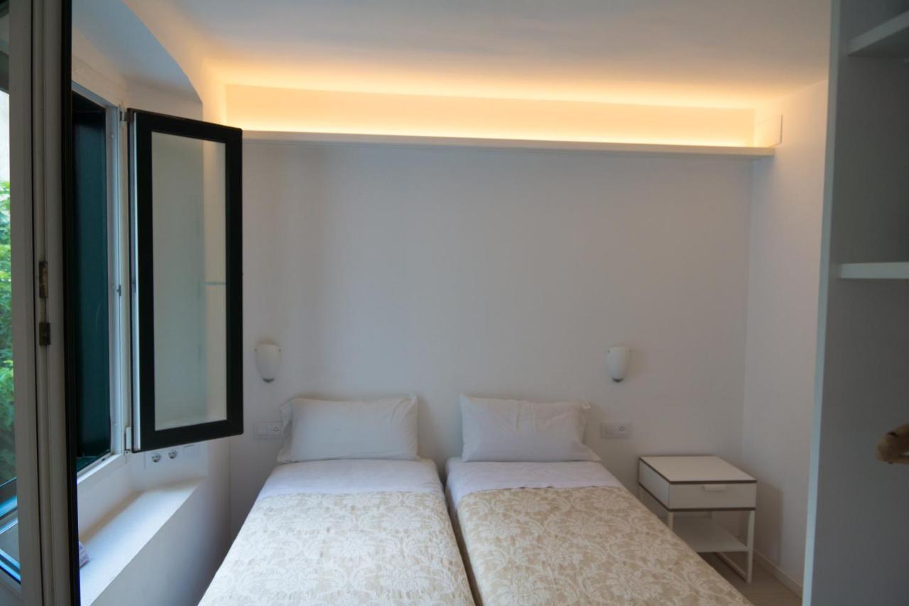 Hostal Marina Кадакес Екстериор снимка