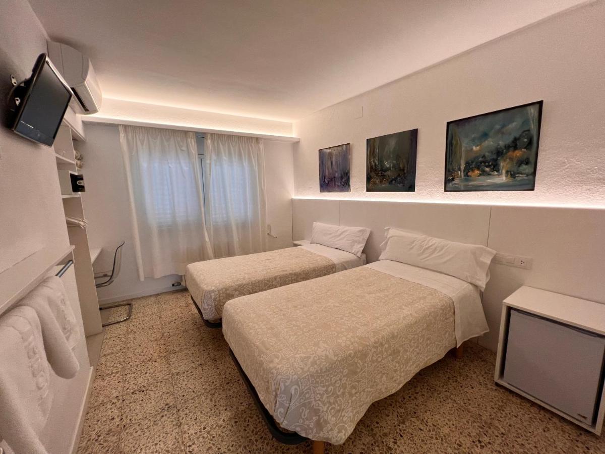 Hostal Marina Кадакес Екстериор снимка