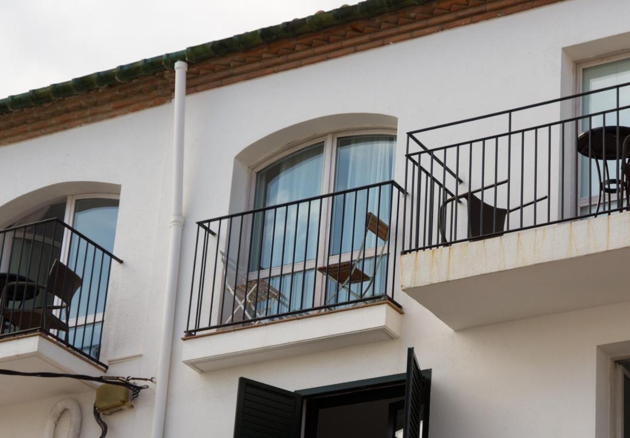 Hostal Marina Кадакес Екстериор снимка