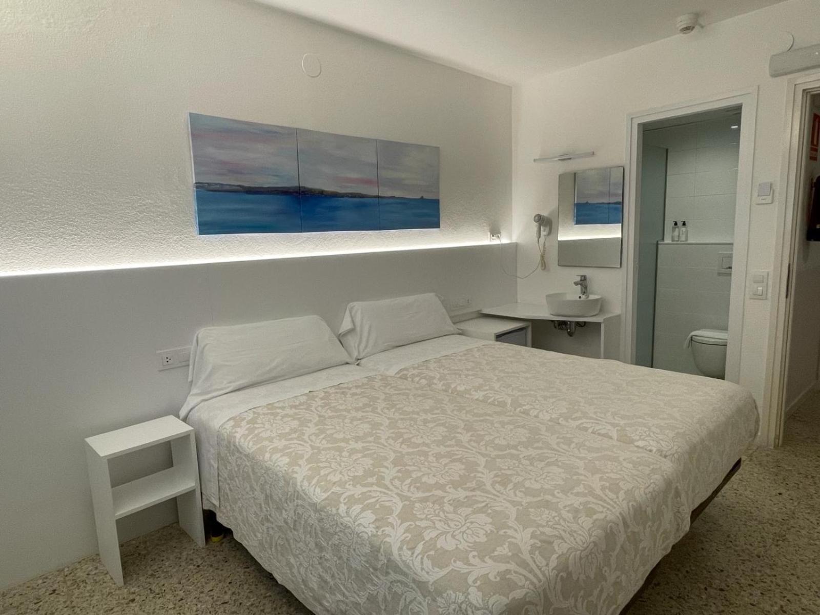 Hostal Marina Кадакес Екстериор снимка