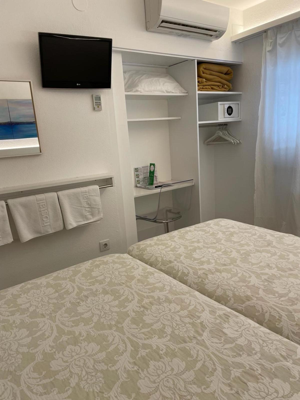 Hostal Marina Кадакес Екстериор снимка