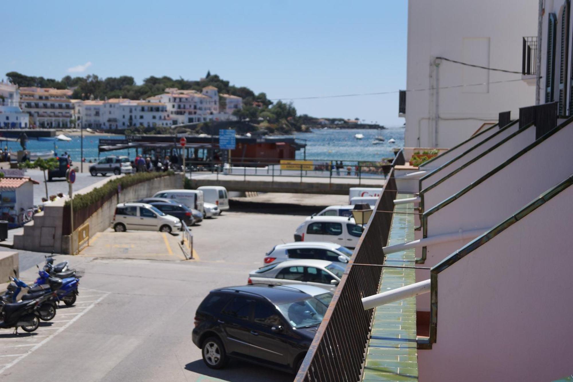 Hostal Marina Кадакес Екстериор снимка