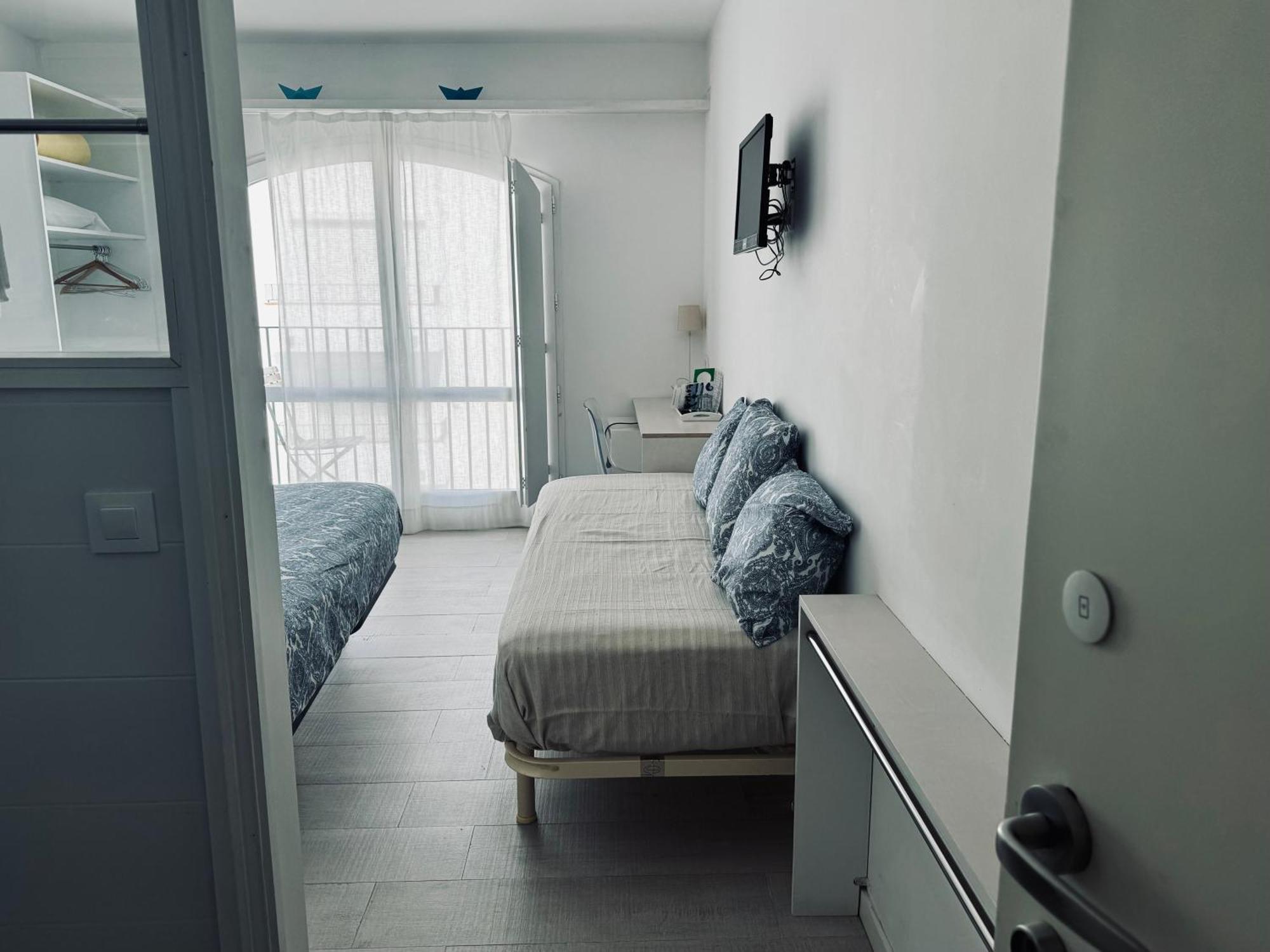 Hostal Marina Кадакес Екстериор снимка
