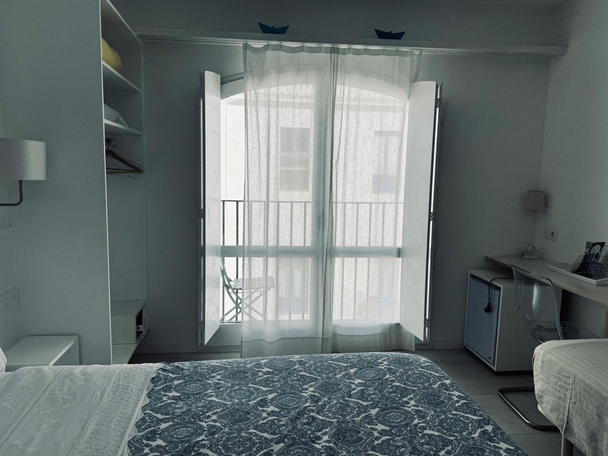 Hostal Marina Кадакес Екстериор снимка