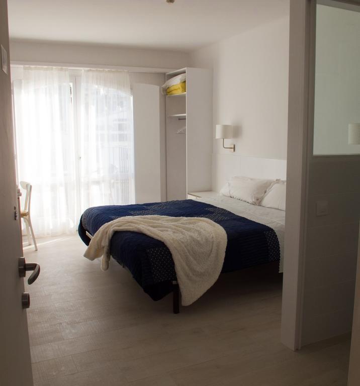 Hostal Marina Кадакес Стая снимка
