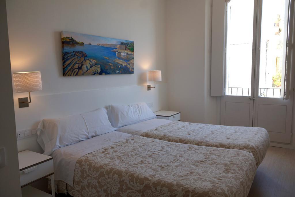 Hostal Marina Кадакес Екстериор снимка