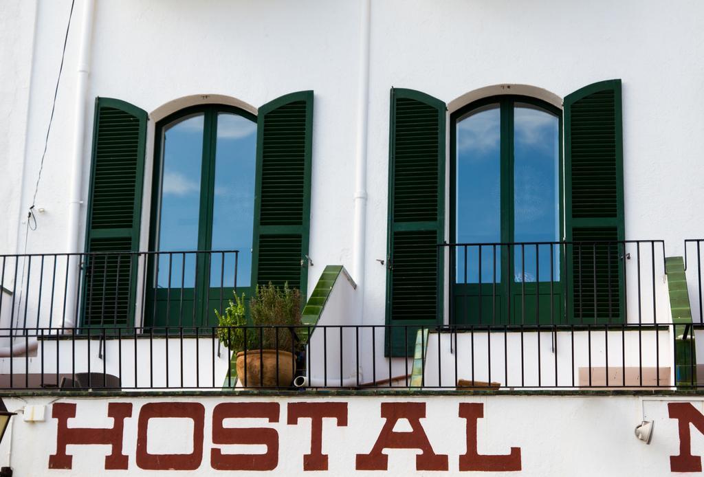 Hostal Marina Кадакес Екстериор снимка