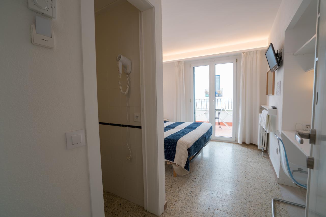 Hostal Marina Кадакес Екстериор снимка
