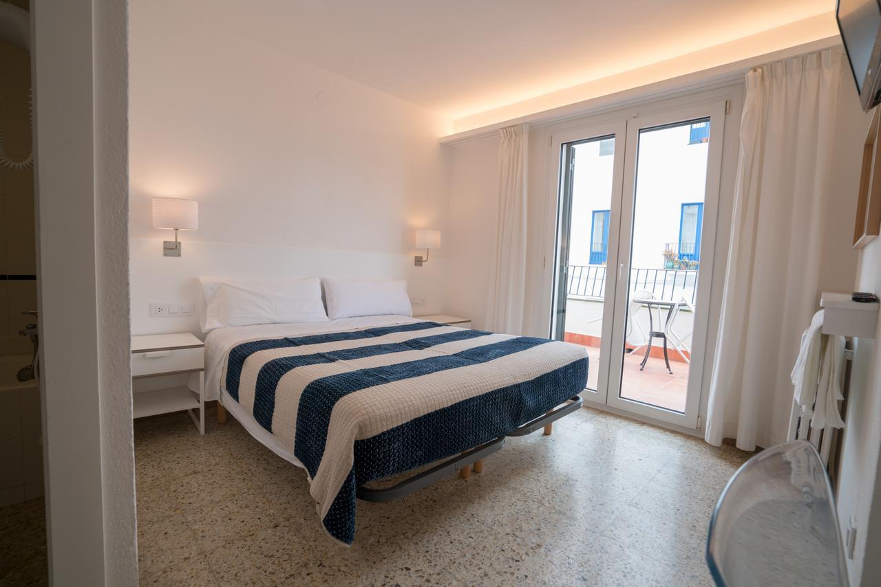 Hostal Marina Кадакес Екстериор снимка