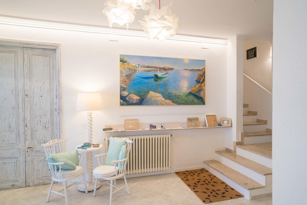 Hostal Marina Кадакес Екстериор снимка